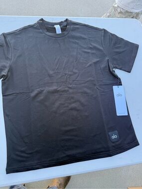 ALO Yoga Men’s Black Short Sleeve Crew Tee